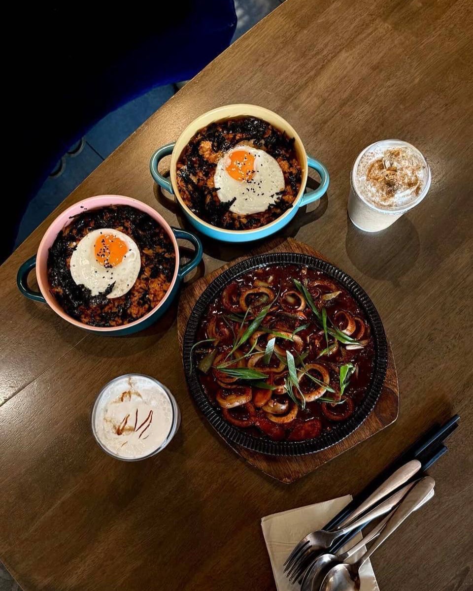 Seollem Cafe warm atmosphere